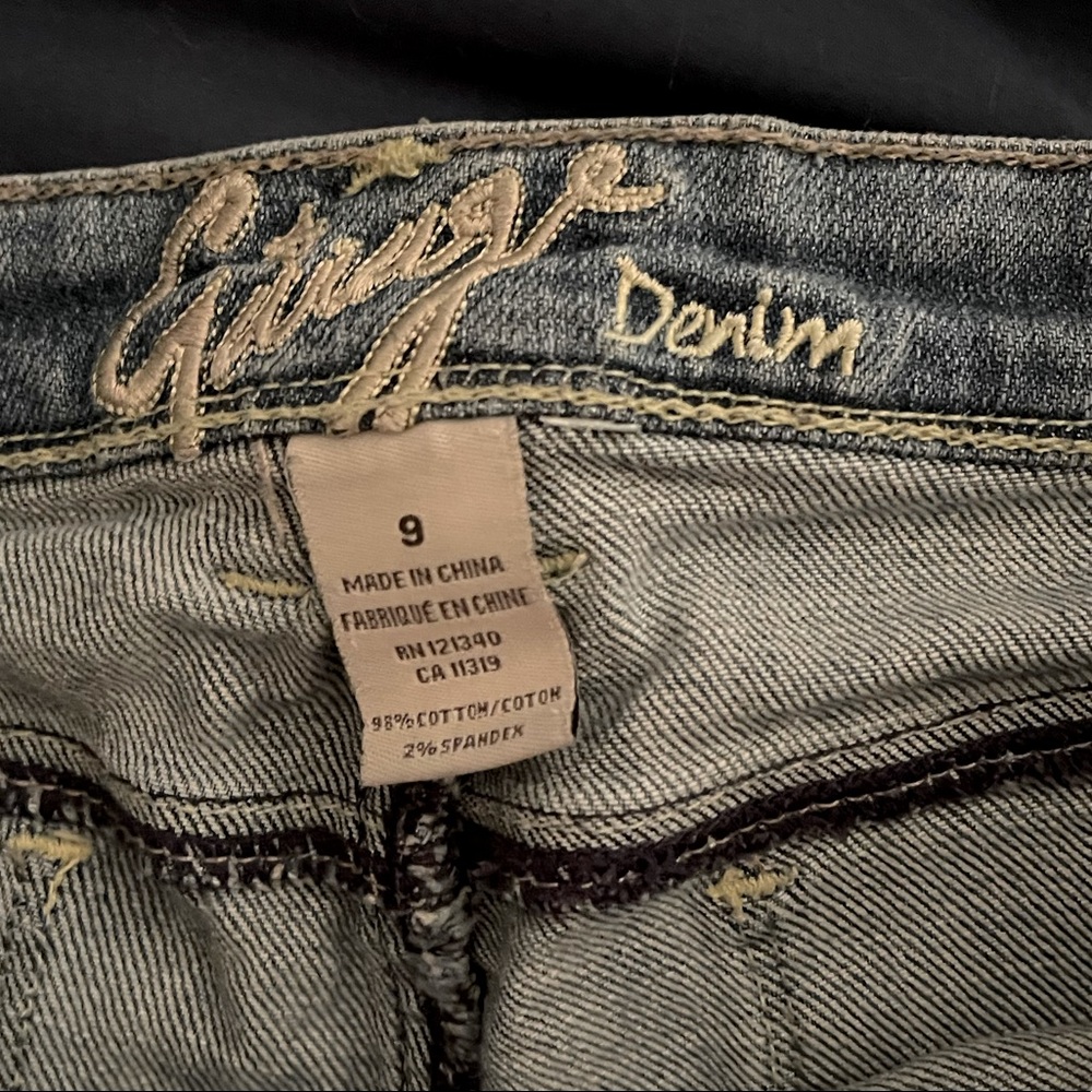 Garage Low Rise Shorts - Picture 3 of 4
